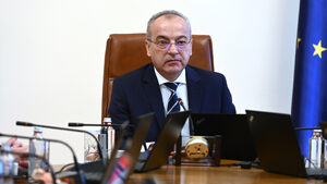 Премиерът остави на общините решенията за изборните паравани