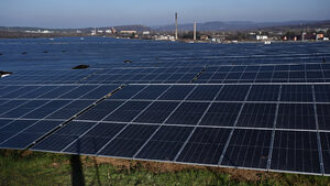 Седмични новини за енергетика: Рекордно производството на соларна енергия, Срив в цената на петрола