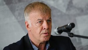 Наско Сираков: Напускането на Стоилов е срамно, но вратата за него е отворена