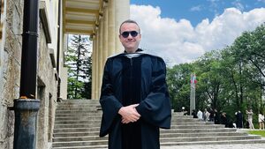 Към випуск 2023: Градете и пазете идентичността си на човеци! Присъствайте в живота си