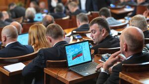 Депутатите пуснаха бюджета на първо четене