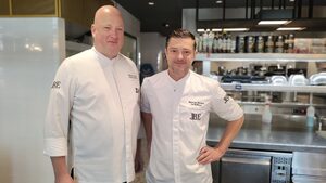 "Работете заедно!": двама JRE готвачи със съвети към България