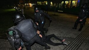 Предозиране: Депутат от ГЕРБ си мечтае полицията да бие здраво, без значение кого