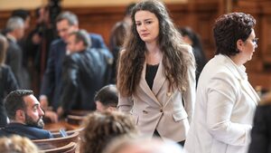 Председателят на спортната комисия поискала от Михайлов да не се крие в кабинета й