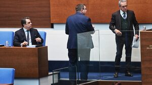 Кабинетът да организира изграждането на детска болница приеха депутатите в бюджета