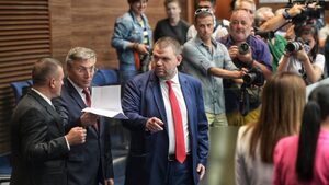 Журналистика пред затворени врати