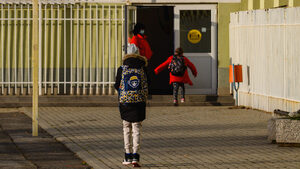 Заснела и го пуснала в "ТикТок": прокуратурата разследва тормоз над дете от майка му