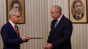 Президентът пресече очакванията за избори 2 в 1