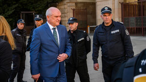 ГЕРБ поема властта чрез служебното правителство