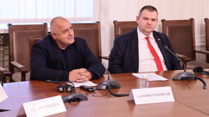 Промяната губи от разказа за "добрия Борисов и лошия Пеевски"