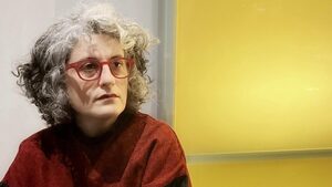 "Битката е всекидневна": Режисьорката Фараназ Шарифи показа филм за жените в Иран