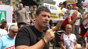 Казусът с "Величие" е "черешката на тортата"