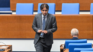 Божидар Божанов: Ще искаме парламентът да не одобрява кандидатури, издигнати от Пеевски