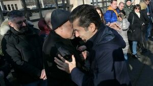 Едно наум: Сянката на сенсея (и бащата) около Кирил Петков