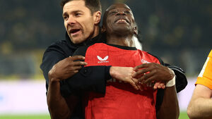 Първа загуба на "Борусия" в Дортмунд, нанесе я шампионът "Байер" (Леверкузен)