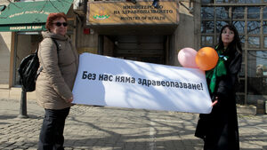 Недостигът на медицински сестри е стигнал критични нива, особено в детските отделения
