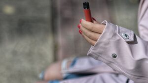 Проблемът е, че за младите хора употребата на наркотици е все по-приемлива