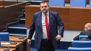 Парламентът одобри създаването на държавна верига магазини по идея на Пеевски