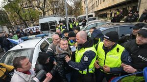 БОЕЦ кани на протест срещу Даниел Митов