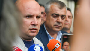 "С крадци на демокрация няма да се обединяваме": хората на Доган поискаха оставката на Чакъров