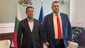 Кметът на Руен премина към Делян Пеевски