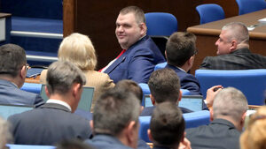 Мнозинството в парламента прие промените в антикорупционния закон на второ четене (видео)