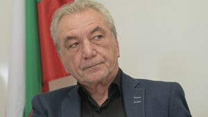 Предозиране: 36% от разходите на домакинствата са за лекарства, твърди Карадимов