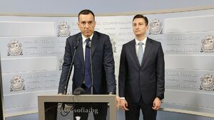 Отложената смяна на обслужващата банка показала кой работи за Пеевски, каза Васил Терзиев