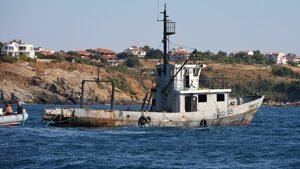 Потапяне на "Чавдар": Пенсиониран риболовен кораб става изкуствен риф край Созопол