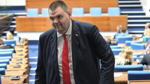 Пеевски набеляза мерки и срещу безводието