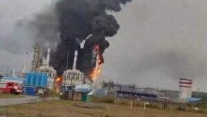 Украйна атакува с дронове мрежата на АЕЦ и голям терминал за гориво в Русия