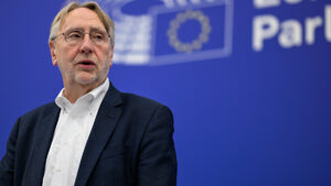Европарламентът иска отваряне на сделката за митата със САЩ, може да я блокира