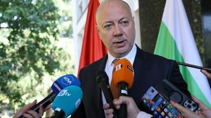 Президентът да каже кои са деребеите, поиска премиерът
