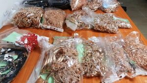 Митницата в Бургас продава близо 88 кг контрабандни златни и сребърни накити
