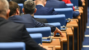 Видео на живо: Заседанието на Народното събрание