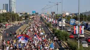 Протестиращи и контрапротесиращи се събират в сръбски градове днес