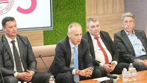 Министър нарече незаконния прием на стотици студенти в УНСС "грешки"
