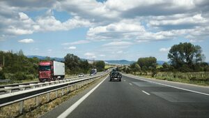 Пътната агенция проучва на кои участъци от магистралите максималната скорост да се намали