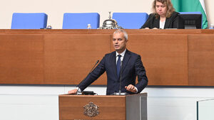 Костадинов: Трябва не вот на недоверие, а революция