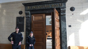 Съдът остави в ареста общинските съветници от Варна
