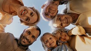 Могат ли образованието и данъците да са свързващите звена между поколенията