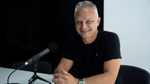 "Последният ловец на делфини": Захари Карабашлиев чете откъс от новата си книга (видео)