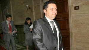 Янев сезира съда за изборни нарушения, но не иска касиране
