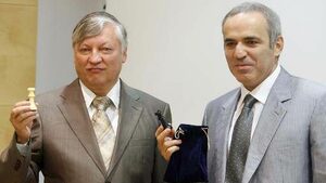 Бившият световен шампион по шах Анатолий Карпов дойде за мача Топалов - Ананд