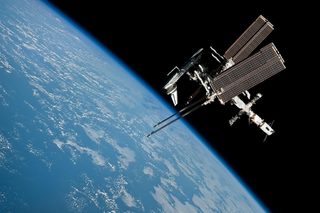 557665main_iss027e036793_full.jpg