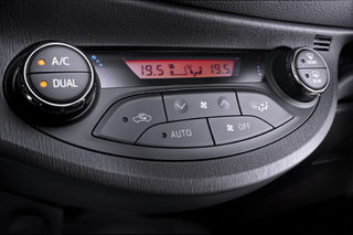 YARIS_DPL_07_2011_INT.JPG