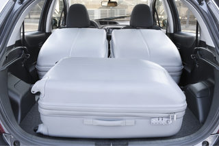 YARIS_DPL_14_2011_INT.JPG