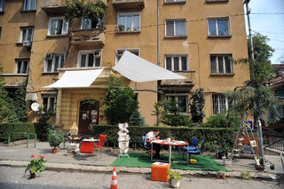 15 паркинга бяха домакини на първия PARK(ing) Day в София, където очертани паркинг места се превърнаха във временни паркове.