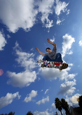 To match Feature SPORT-SKATEBOARDING/HOFFART
