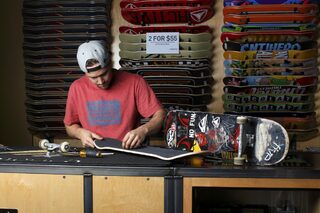 To match Feature SPORT-SKATEBOARDING/HOFFART